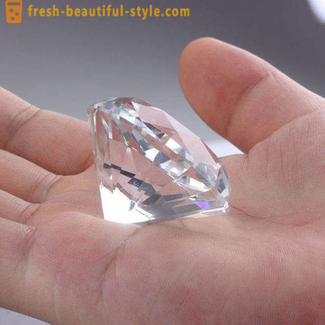 Τεχνητό διαμάντι: περιγραφή, τις ιδιότητες και τα χαρακτηριστικά