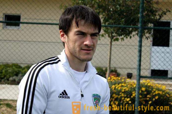 Rizwan Utsiev: Καριέρα Ρωσική ποδοσφαιριστής (αμυντικός του συλλόγου «Ahmad»)
