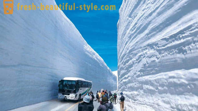 Καταπληκτική διάδρομο χιόνι στην Ιαπωνία