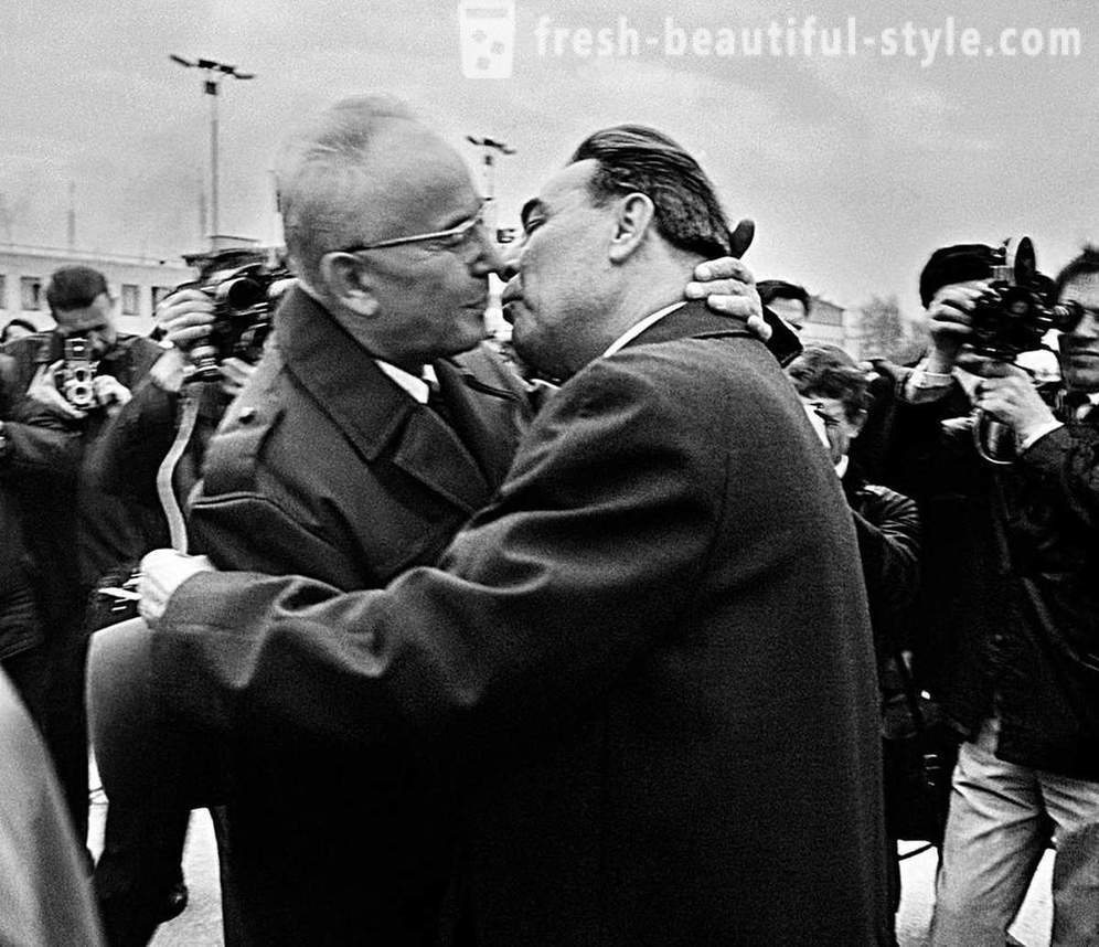 Καθώς οι ηγέτες του κόσμου προσπάθησαν να αποφύγουν τα φιλιά Μπρέζνιεφ