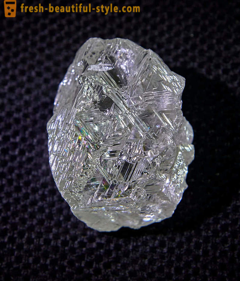 Σε Yakutia έχουν βρει ένα μοναδικό διαμάντι ζυγίζει σχεδόν 200 καρατίων