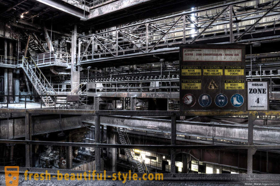 Περπατήστε μέσα από το εγκαταλελειμμένο εργοστάσιο στο Βέλγιο
