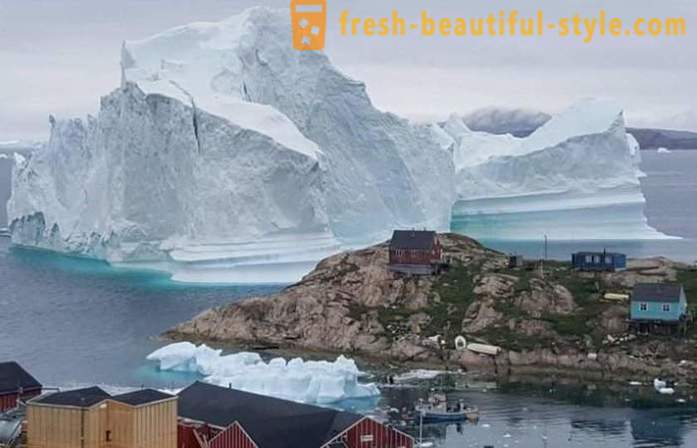 Χωριό της Γροιλανδίας απειλείται από ένα τεράστιο παγόβουνο