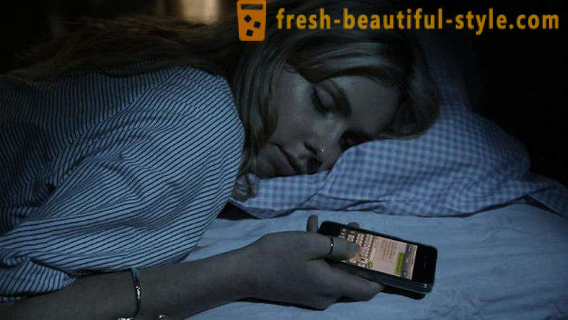 Οι επιστήμονες έχουν ανακαλύψει τους λόγους για τους οποίους δεν μπορείτε να κοιμηθείτε με το smartphone σας