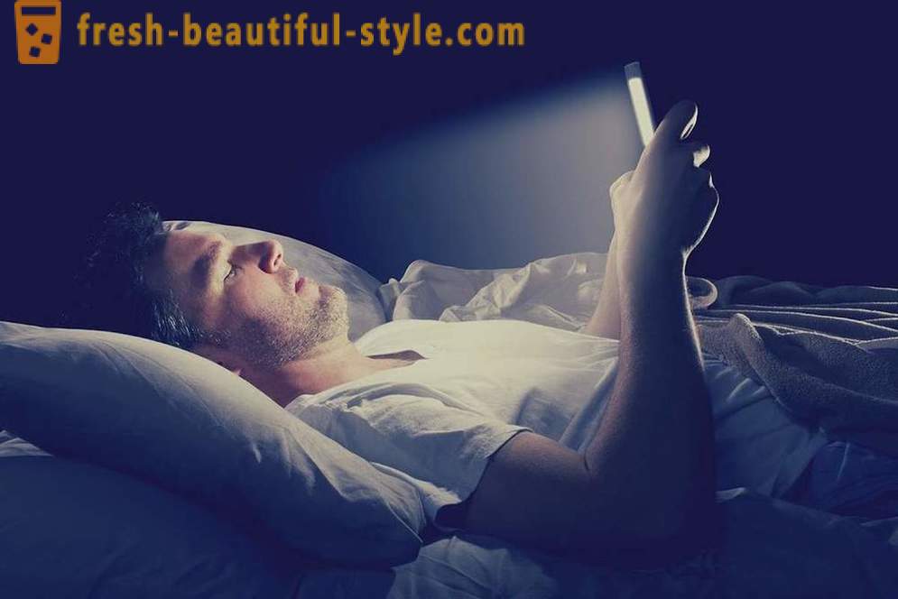 Οι επιστήμονες έχουν ανακαλύψει τους λόγους για τους οποίους δεν μπορείτε να κοιμηθείτε με το smartphone σας