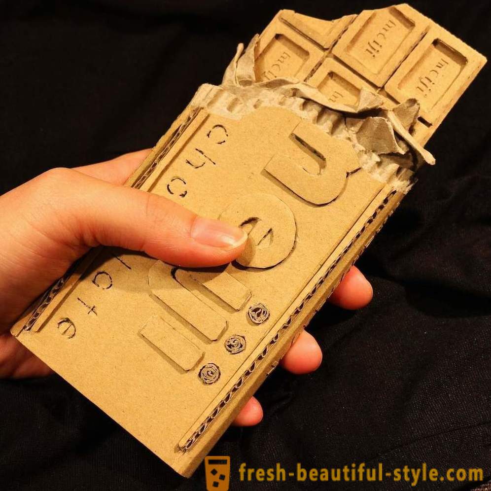 Amazing γλυπτά από κουτιά από χαρτόνι