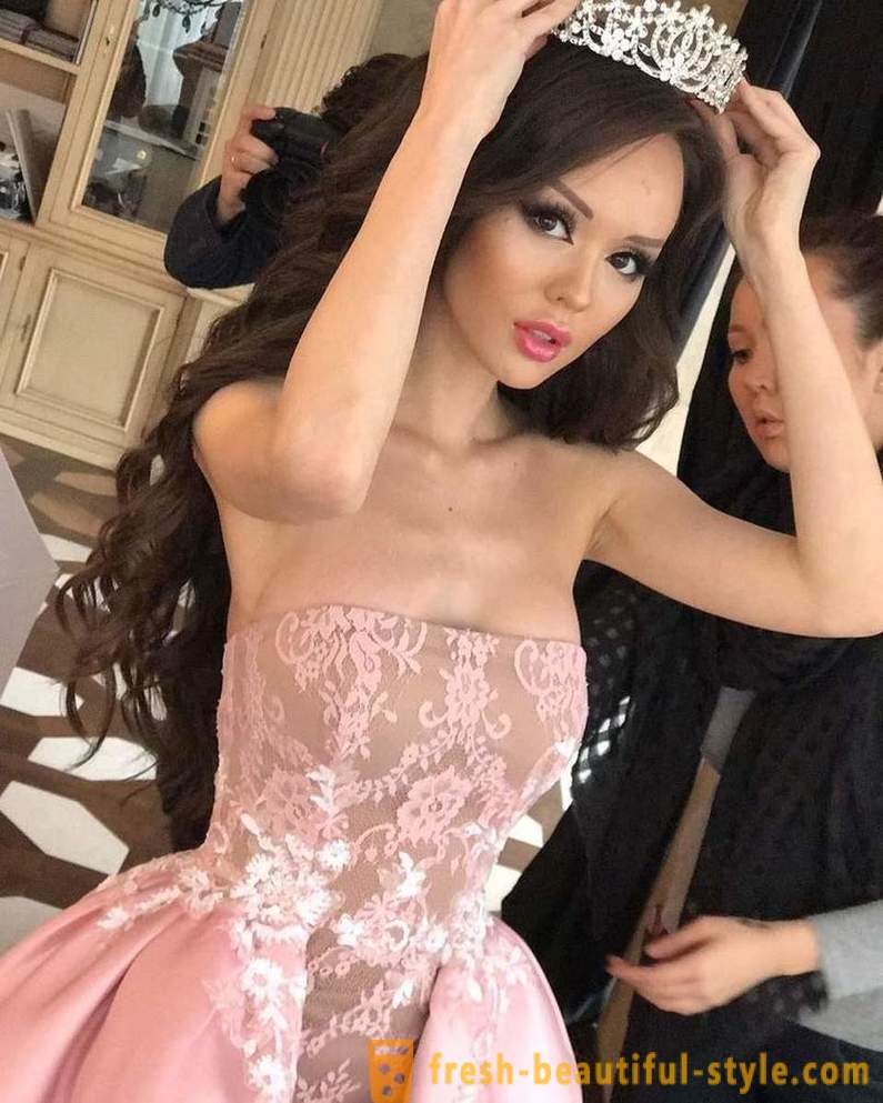Ντινάρα Rahimbaeva - Καζακστάν «Barbie», η οποία είχε επικριθεί για μια φωτογράφηση στο εσωρούχων
