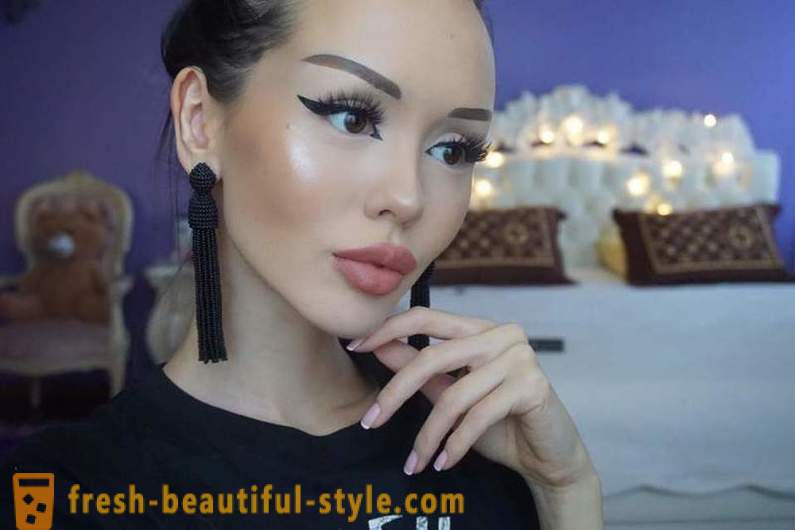Ντινάρα Rahimbaeva - Καζακστάν «Barbie», η οποία είχε επικριθεί για μια φωτογράφηση στο εσωρούχων