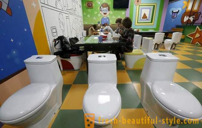 Cafe «Crazy τουαλέτα» στο Arbat