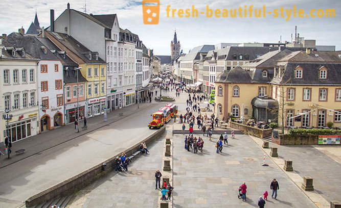 Περπατήστε μέσα από την μικρή γερμανική πόλη στο Moselle