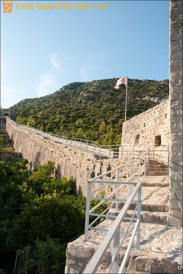 Περπατήστε στο Τείχος της Κίνας κροατικού ακρωτηρίου
