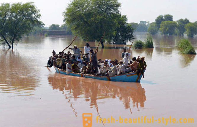 Ιστορική πλημμύρες στην Ινδία και το Πακιστάν