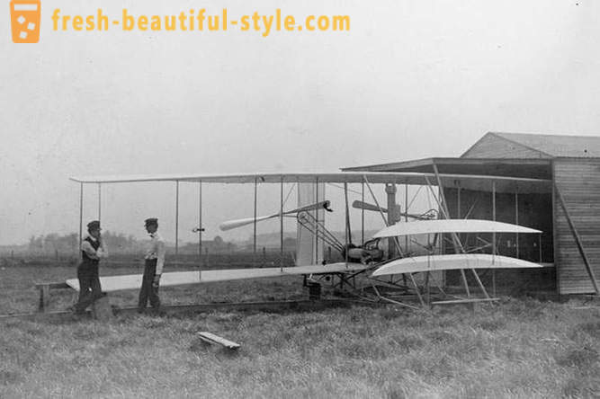 Η πρώτη επανδρωμένη πτήση με αεροπλάνο