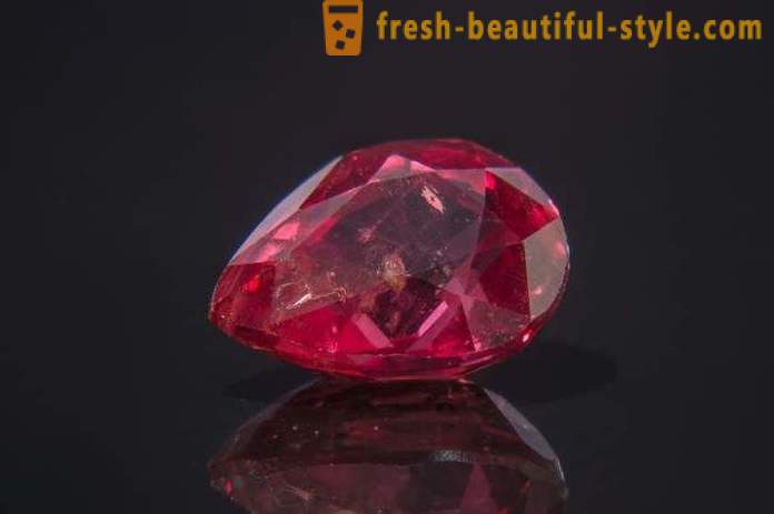 Το πιο ακριβό στον κόσμο των λίθων: κόκκινο διαμάντι, το ρουμπίνι, σμαράγδι. Τα πιο σπάνια διαμάντια του κόσμου