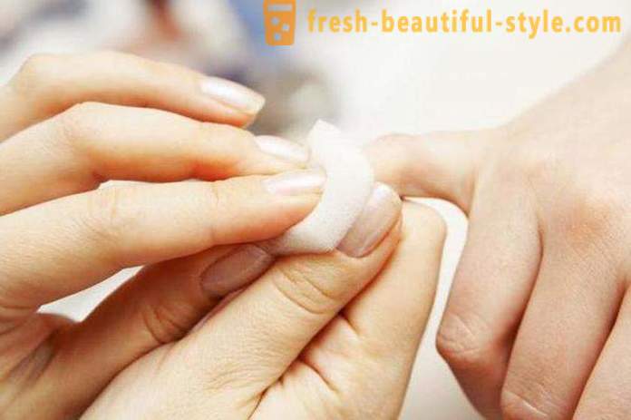 Λευκές κηλίδες στα νύχια των δακτύλων: τα αίτια και θεραπεία