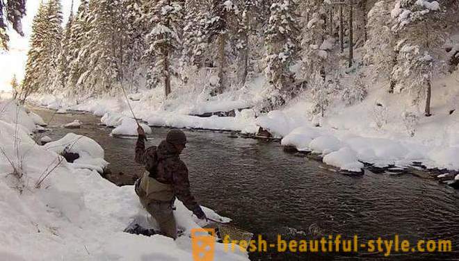 Χειμώνας ψάρεμα στον ποταμό Ομπ σε Barnaul