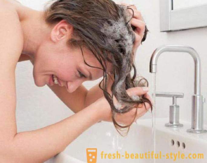 Πώς να προετοιμάσει ένα βάλσαμο για τα μαλλιά στο σπίτι;