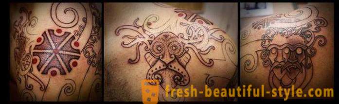 Σλαβική αρσενικό τατουάζ στο μπράτσο του