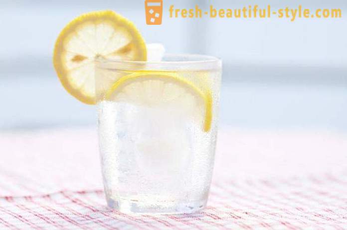 Νερό με λεμόνι για την απώλεια βάρους: συνταγές και σχόλια