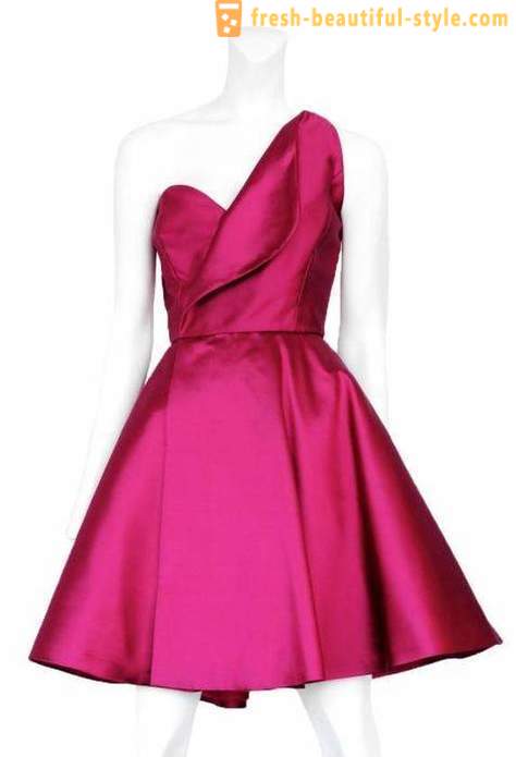Ροζ φόρεμα ως βασικό στοιχείο της ντουλάπας