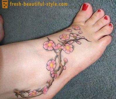 Τατουάζ στα πόδια του - ένα μικρό φάρσα των γυναικών