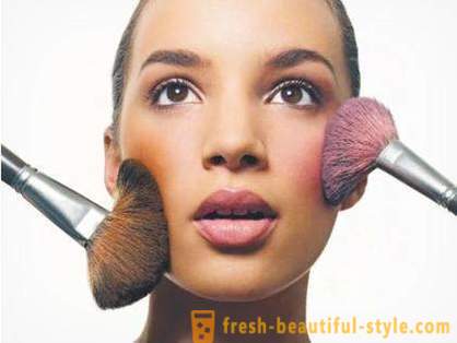 Όμορφη και φυσικό μακιγιάζ ή πώς να εφαρμόσει ρουζ